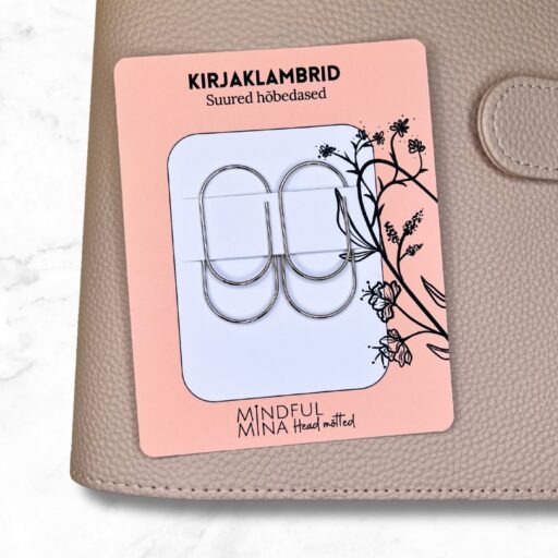 Suured kirjaklambrid on praktiline märkmiku aksessuaar.