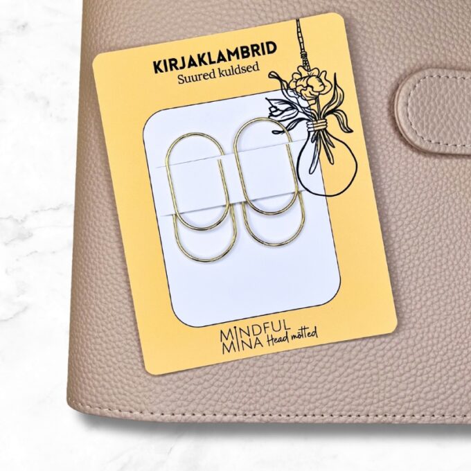 Suured kirjaklambrid on praktiline märkmiku aksessuaar.